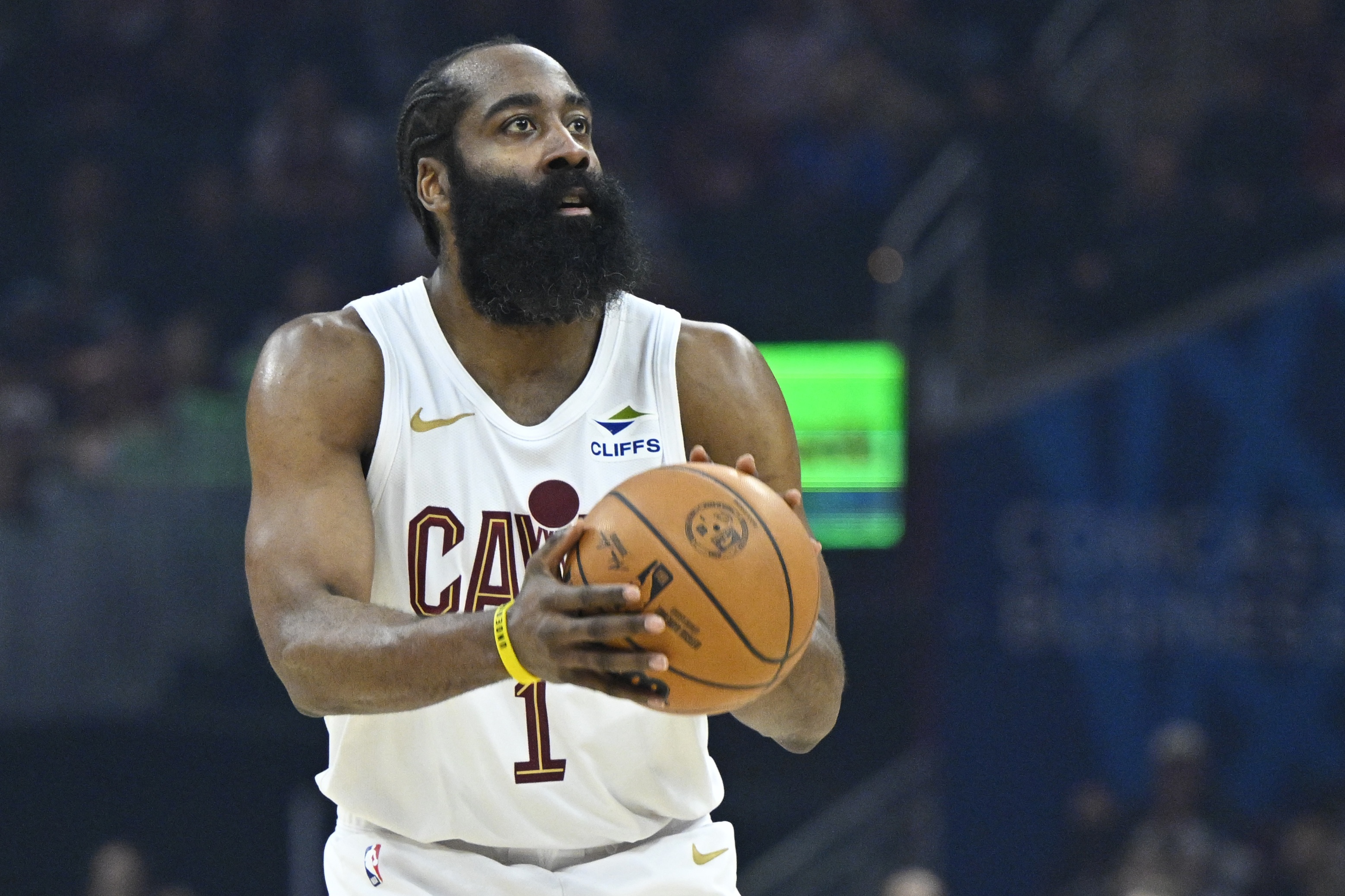 22年首轮4-2!哈登上次季后赛打猛龙场均19分10.2助&命中率40.5%